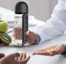 Vannbeholder med pille/vitamin dispenser thumbnail